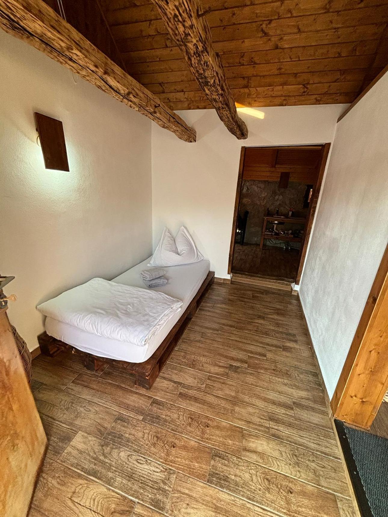 Salas U Bregu In Cheile Carasului Crasova Luaran gambar